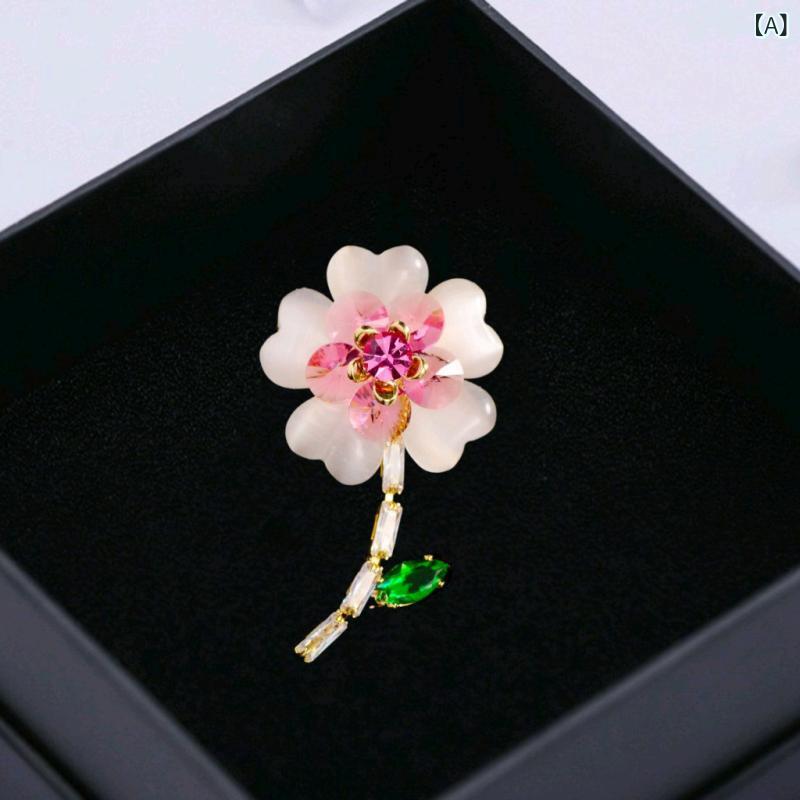ブローチ レディース 高級感 上品 キャッツアイストーン風 ピンクフラワー ジルコ...