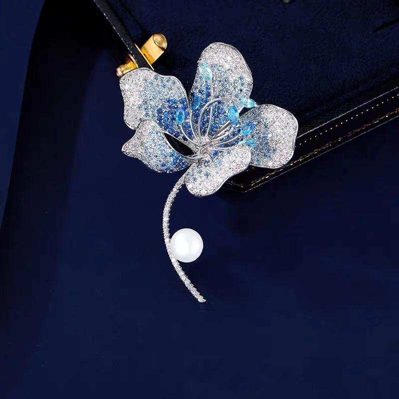 ブローチ レディース 輝くパール 高級感あふれるエレガントなカイドウ花モチーフ ブルーデザイン 上品な装飾 スーツ ジャケット コート アウター 通勤 オフィス 卒業式 入学式 結婚式 パーティー コサージュ 秋冬