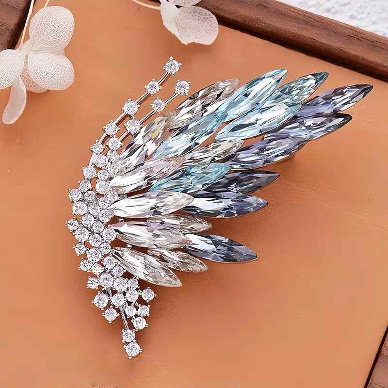 ブローチ レディース 凝ったデザイン グラデーション クリスタル バタフライ 高級感 ライトラグジュアリー エレガント コート スーツ 通勤 結婚式 入学式 卒業式 フォーマル カジュアル