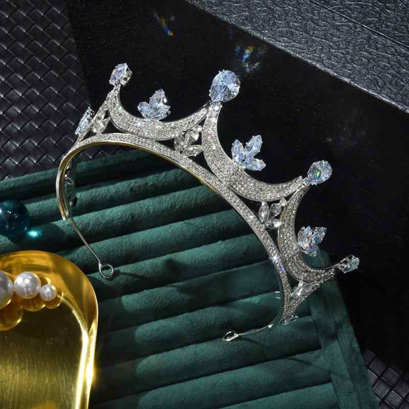 ヘッドドレス レディース バロック風 高級感 ジルコニア ラインストーン ビーズ 電気メッキ加工 ティアラ 新婦 花嫁 結婚式 ウェディング ブライダル 披露宴 挙式 パーティー お呼ばれ ドレス ヘアアクセサリー