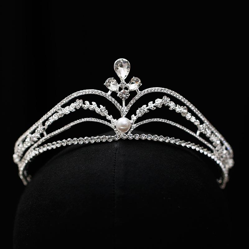 ティアラ レディース 花嫁 ウェディング クラウン 結婚式 髪飾り 輝く ラインストーン 合金製 シルバーメッキ 上品 エレガント シンプル ハンドメイド 披露宴 二次会 パーティー