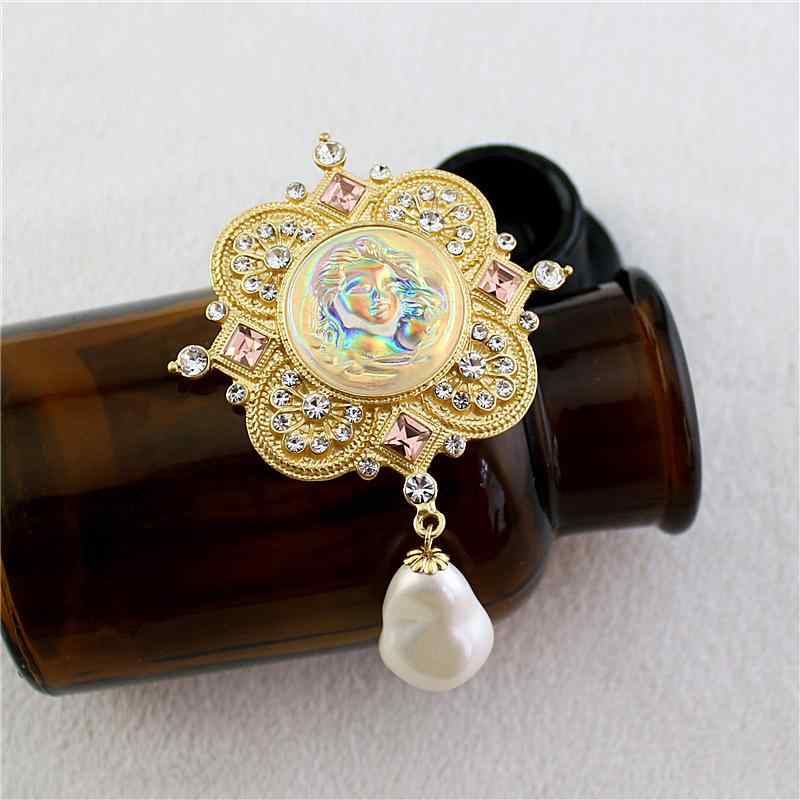 ブローチ 男女兼用 フレンチ レトロ ヴィンテージ 西洋風 バロック 眠れる天使 人物画風 パール ラインストーン ペンダントチャーム 合金製 ゴールドカラー