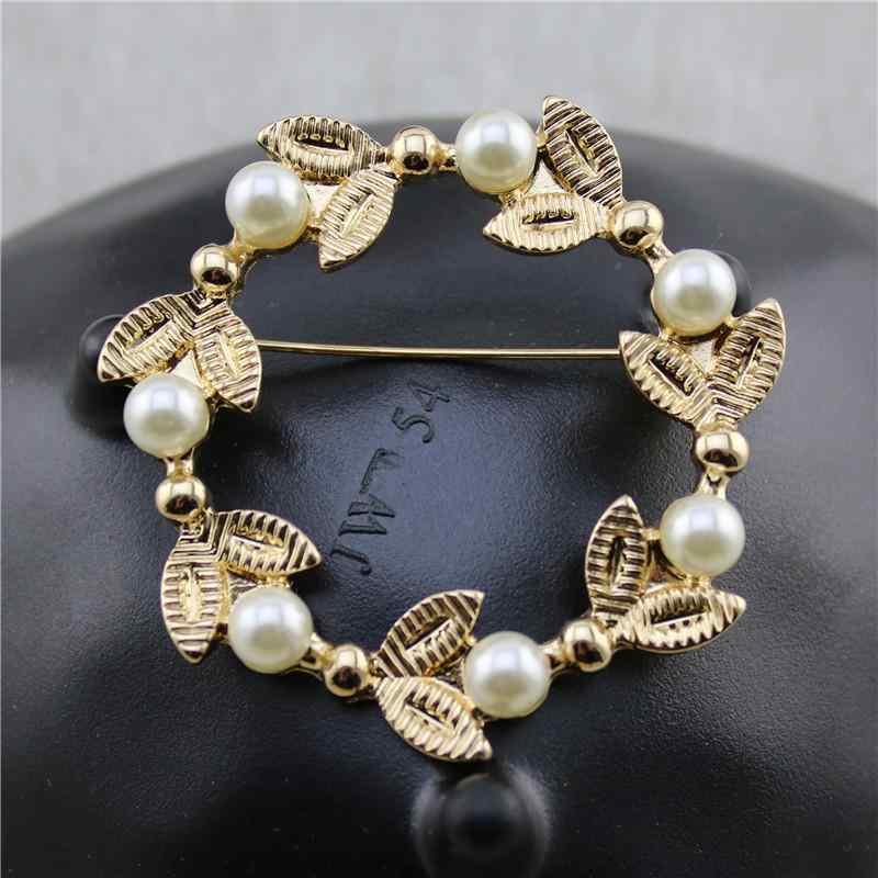 ブローチ メンズ 欧米スタイル おしゃれ 合金製 パール装飾 フラワーモチーフ ゴールド 電気メッキ加工 スーツ ジャケット 卒業式 入学式 結婚式 パーティー フォーマル カジュアル アクセント