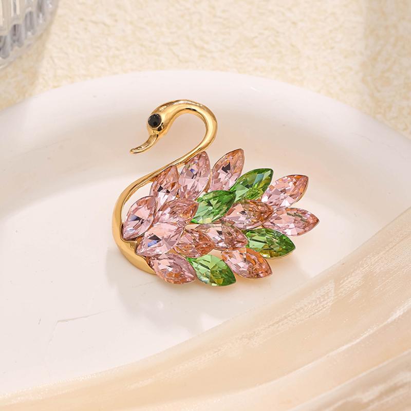 ブローチ レディース 多機能 高級感 クリスタル スワン モチーフ エレガント 繊細 個性的 欧米風 結婚..