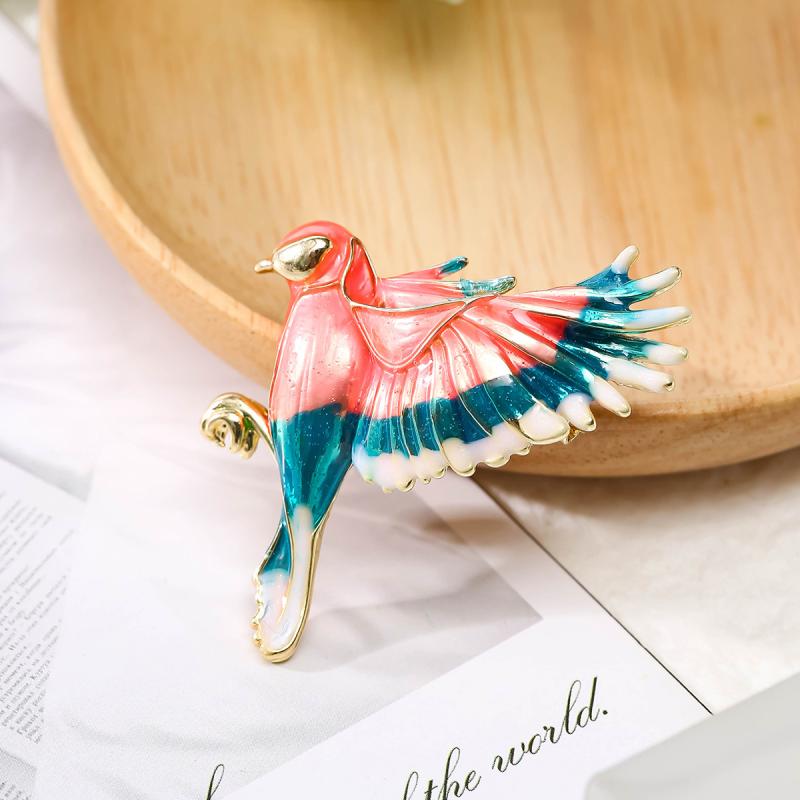 ブローチ メンズ レディース 個性的 おしゃれ 万能 琺瑯彩絵 小鳥 鳥 ピンク 合金製 欧米風 ライトラグ..