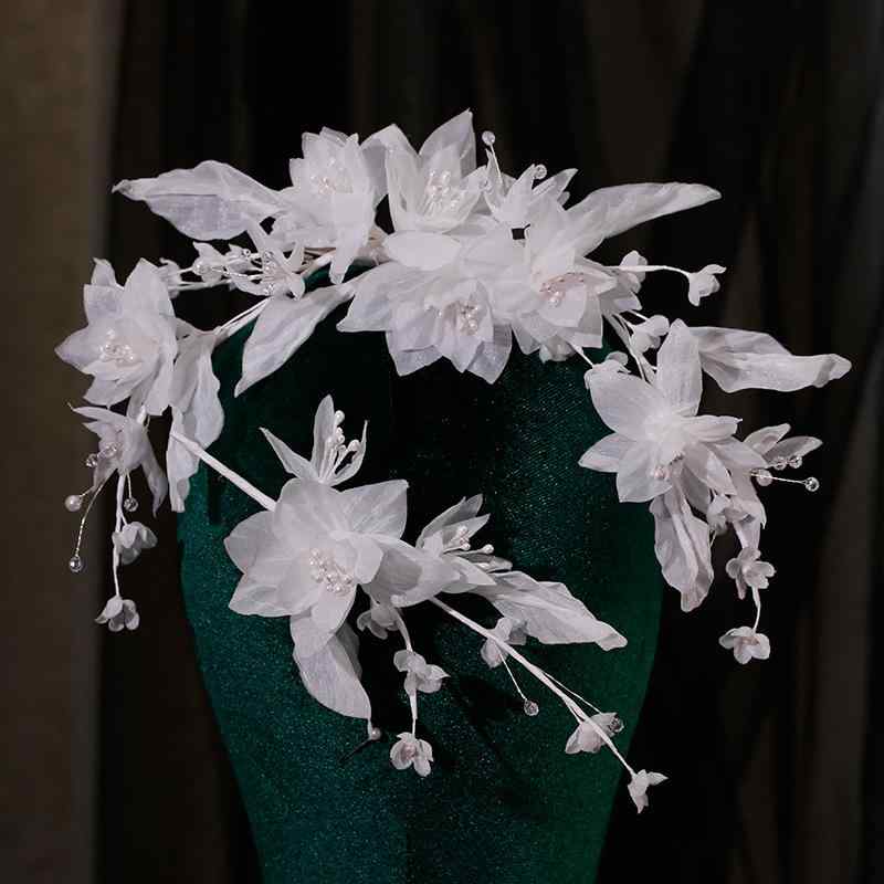 ウェディングヘッドドレス レディース 高級感 優雅 繊細 ナチュラル ハンドメイド フラワーモチーフ カチューシャ 髪飾り プリンセス 絹紗 結婚式 披露宴 前撮り 二次会 パーティー ブライダル ヘアアクセサリー セット