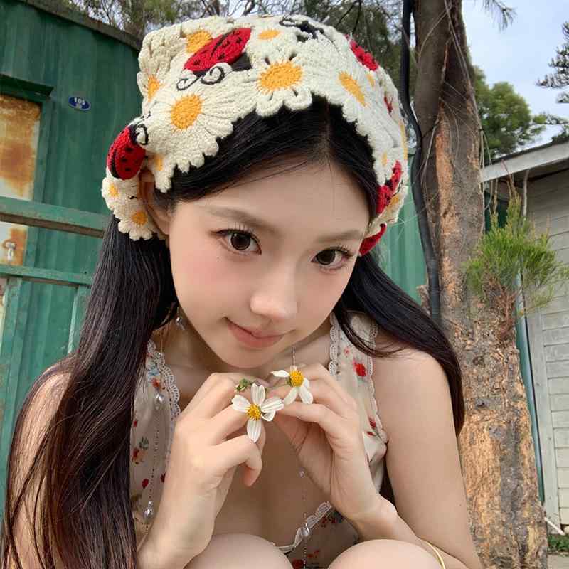 ヘッドスカーフ レディース 女性用 やわらかニット 三角バンダナ かわいい テントウムシ柄 田園風 カン..