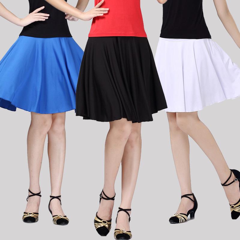 ダンススカート レディース 大人用 ラテン 社交 競技会 フレア ショート丈 発表会 練習着 レッスン着 舞台衣装 再生繊維 ポリエステル ストレッチ 吸汗速乾 無地