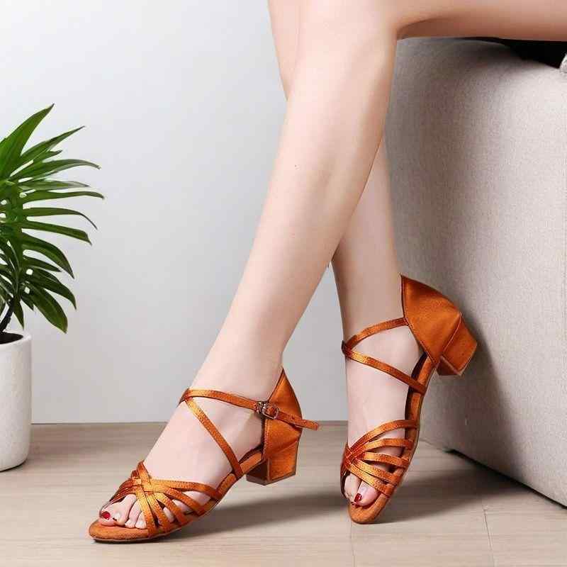 ダンスシューズ キッズ 女の子 ラテン バレエ 現代舞 本格的 ソフトソール スエード底 通気性 軽量 衝撃吸収クッション 白 練習用 発表会用