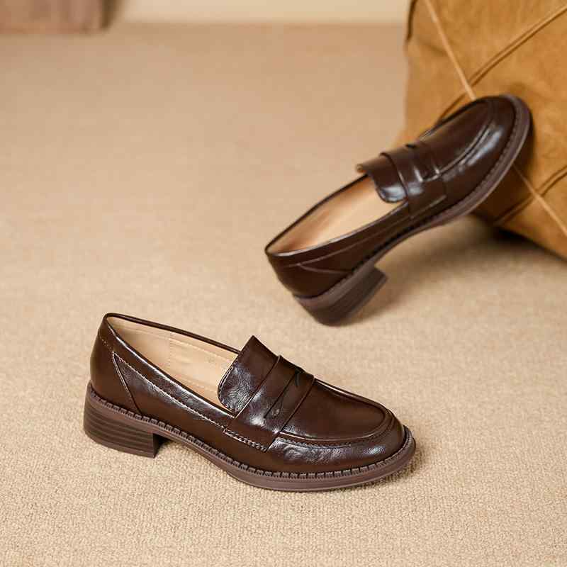 ローファー レディース 柔らかい スリッポン 太ヒール ラウンドトゥ きれいめ 通勤用 ベルト飾り レトロ ミドルヒール 浅め ブラック ブラウン 合成皮革 オールシーズン 無地