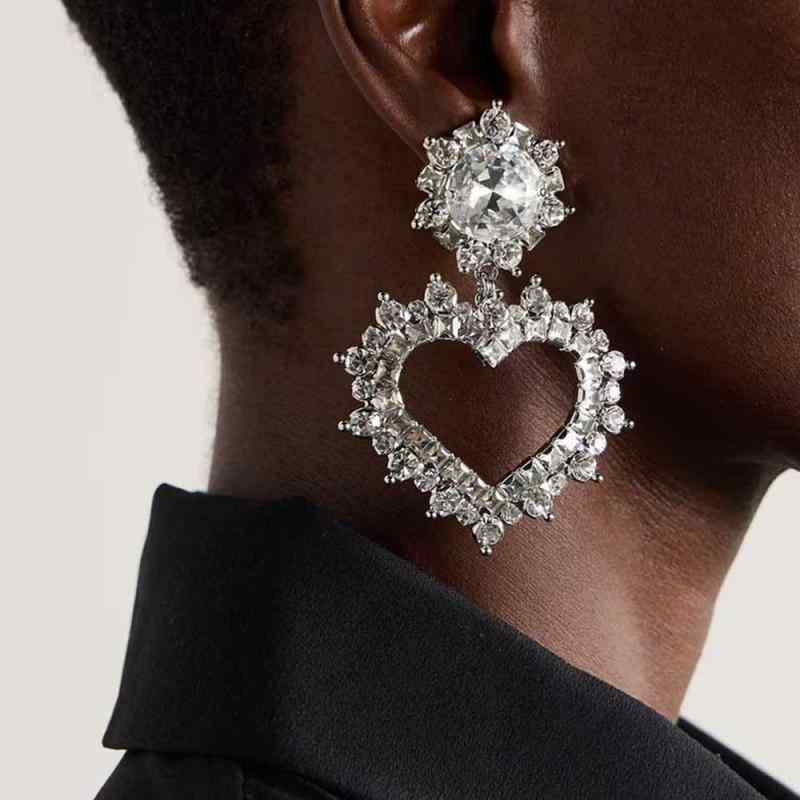 イヤーカフ レディース ノンホール ハート ラインストーン 電気メッキ仕上げ 高級感 上品 エレガント 繊細 ゴールド シルバー 通勤 オフィス カジュアル おしゃれ 女性用 イヤークリップ