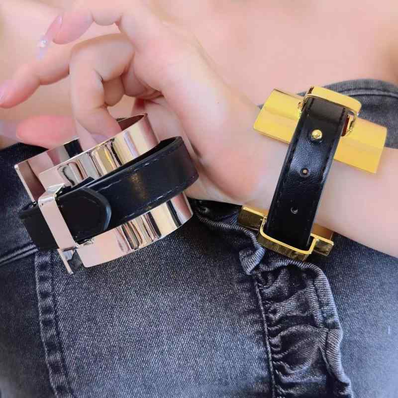ブレスレット 男女兼用 欧米スタイル ベルトバックル 差し込み式 幅広 バングル 人気モデル 大ぶり お..