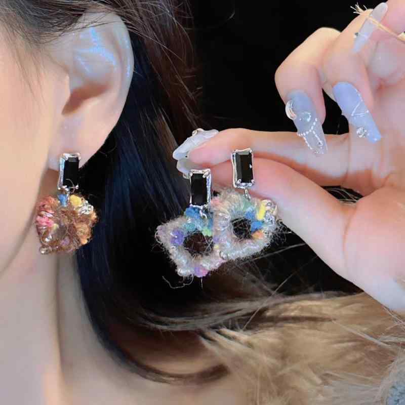 ピアス イヤリング レディース 秋冬 フロッキー加工 ふわふわ 毛糸 編み込み 星 ハート レインボー カ..