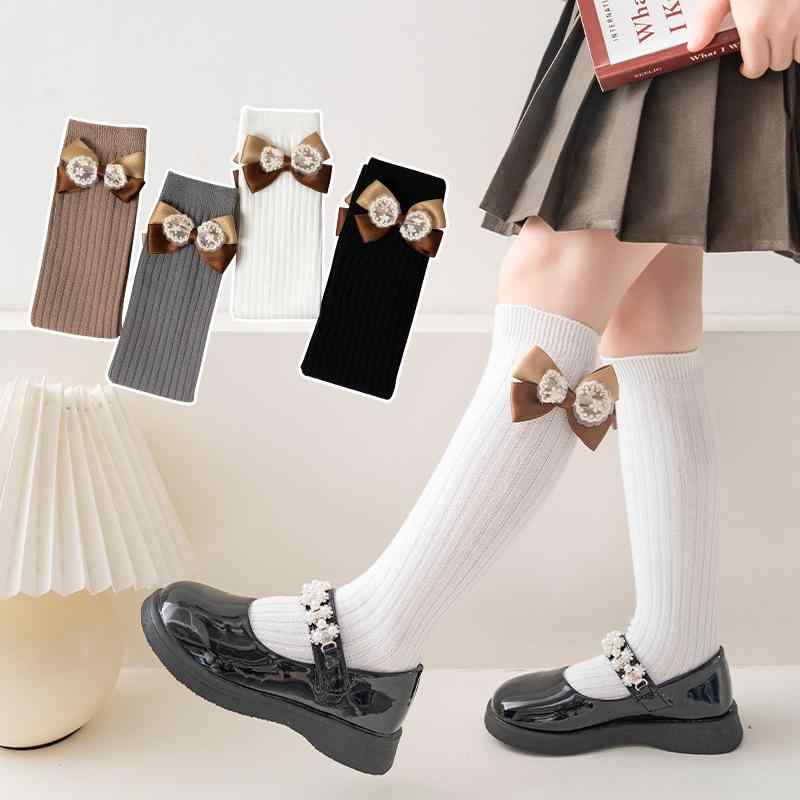 キッズソックス 女の子 通気性 快適 綿 韓国風 かわいい 雪の結晶 リボン トレンド おしゃれ ミドル丈 クルーソックス 春秋 3歳から8歳 幼稚園 小学生 普段使い お出かけ ホワイト ブラック ダークグレー ブラウン