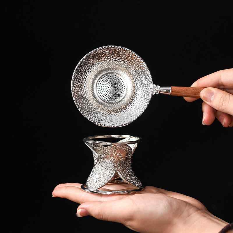 茶こし 合金製 茶葉フィルター 漏斗型 ティーインフューザー 和モダン 新中式 金魚 葉モチーフ 花梨木 黒檀木柄 槌目デザイン 台座付き おしゃれ 茶道具 茶器アクセサリー