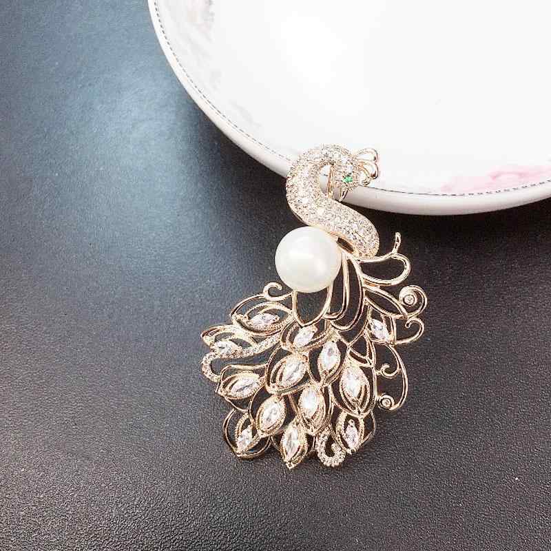 ブローチ レディース 韓国風 おしゃれな 孔雀モチーフ 高級感 ジルコニア パール エスニック クリスタル 上品 華やか 胸飾り フォーマル カジュアル 結婚式 パーティー 卒業式 入学式