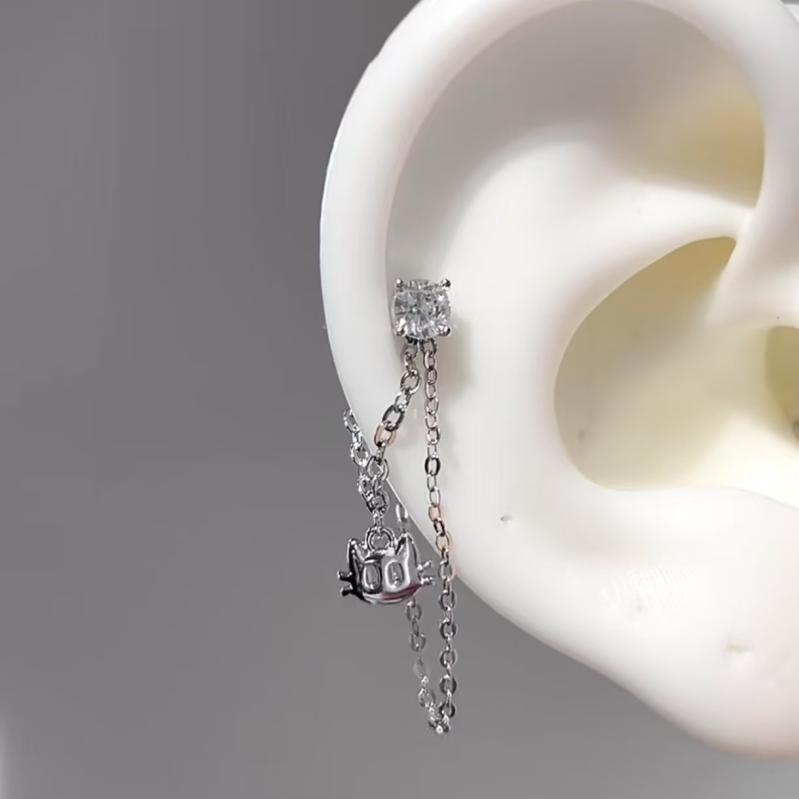 ピアス レディース かわいい 猫 ネコ チェーン イヤーカフ ヘリックスピアス 高級感 個性的 スクリューバック チタン鋼製 ジルコニア 上品 ライトラグジュアリー