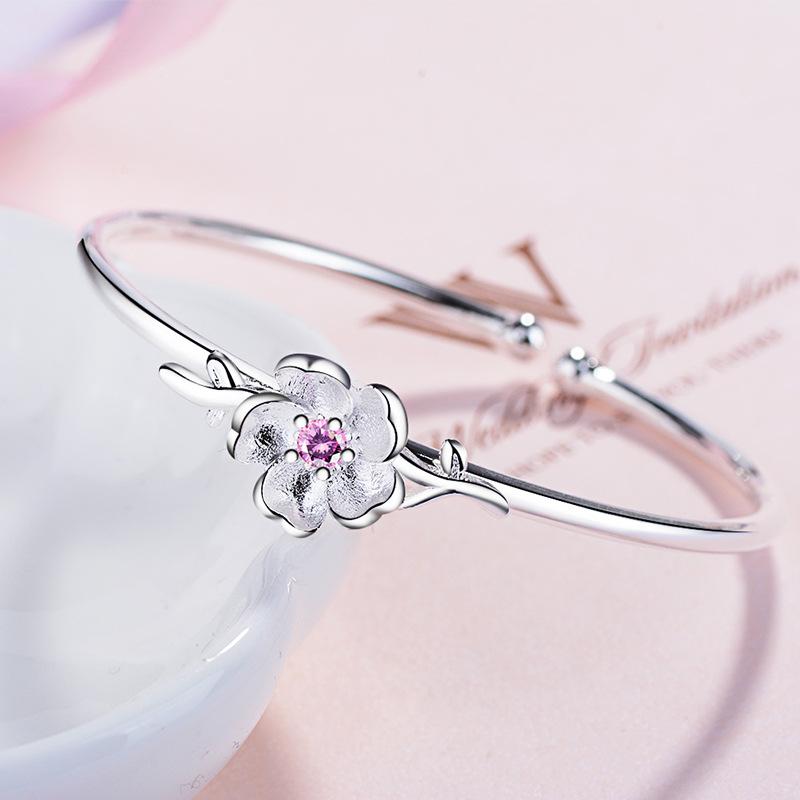 バングル レディース オープンブレスレット フラワー 花 モチーフ ラインストーン ジルコニア ピンク かわいい おしゃれ きれいめ カジュアル フォーマル 手元アクセ ジュエリー アクセサリー