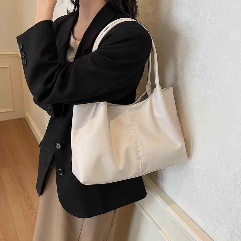 Rakuten - トートバッグ レディース 大容量 通勤 ワンショルダー 肩掛け 冬 トレンド 高見え おしゃれ 上品 エレガント PUレザー 横型 スクエア ファスナー開閉 ソフト デイリーユース 普段使い