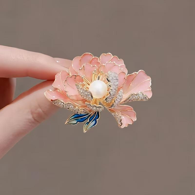 ブローチ レディース 女性用 銅製 ジルコニア パール 牡丹の花 エナメル彩 高級感 エレガント 優雅 ピンク 滴油加工 チャイナドレス 結婚式 パーティー コサージュ