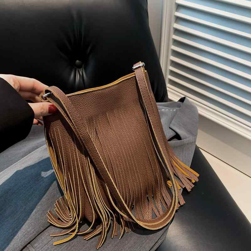 ショルダーバッグ レディース 大容量 スマホポケット付き ファスナー開閉 フリンジ バケット型 PUレザー 柔らかな 欧米レトロ 韓国風 シンプル トレンド カジュアル デイリーユース 鞄