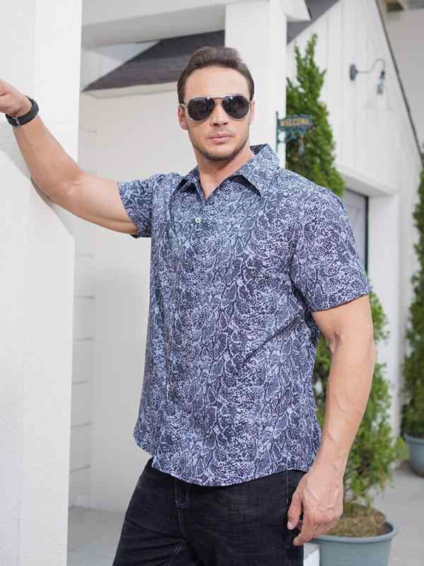 ・主な素材: ポリエステル92.7%混紡・機能: 洗濯機洗い可・生地の厚さ: 100D・スタイル: レトロ・ターゲット層: ビジネス紳士・タイプ: 開襟・フィット: ルーズフィット・ネックライン: ワイドスプレッドカラー・袖丈: 長袖・柄: 小花柄・厚さ: 薄手・デザイン詳細: プリント・対象: 大きいサイズ・着用シーン: 日常・カラー展開: ブラック、グレー、コーヒーブラウン・加工: デジタルプリント・対象年齢: 大人・性別: 男性・カテゴリ: シャツ