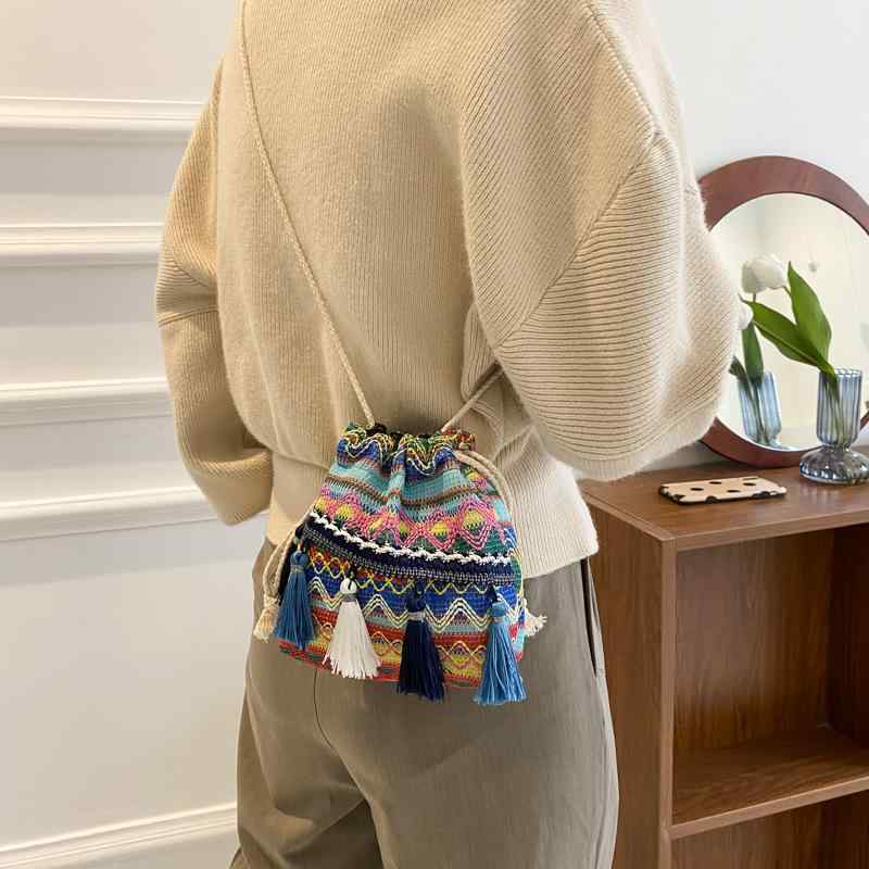 ショルダーバッグ レディース ミニ バケット型 キャンバス プリント タッセル エスニック風 肩掛け 巾着 ドローストリング スマホポケット付き 普段使い ストリートカジュアル