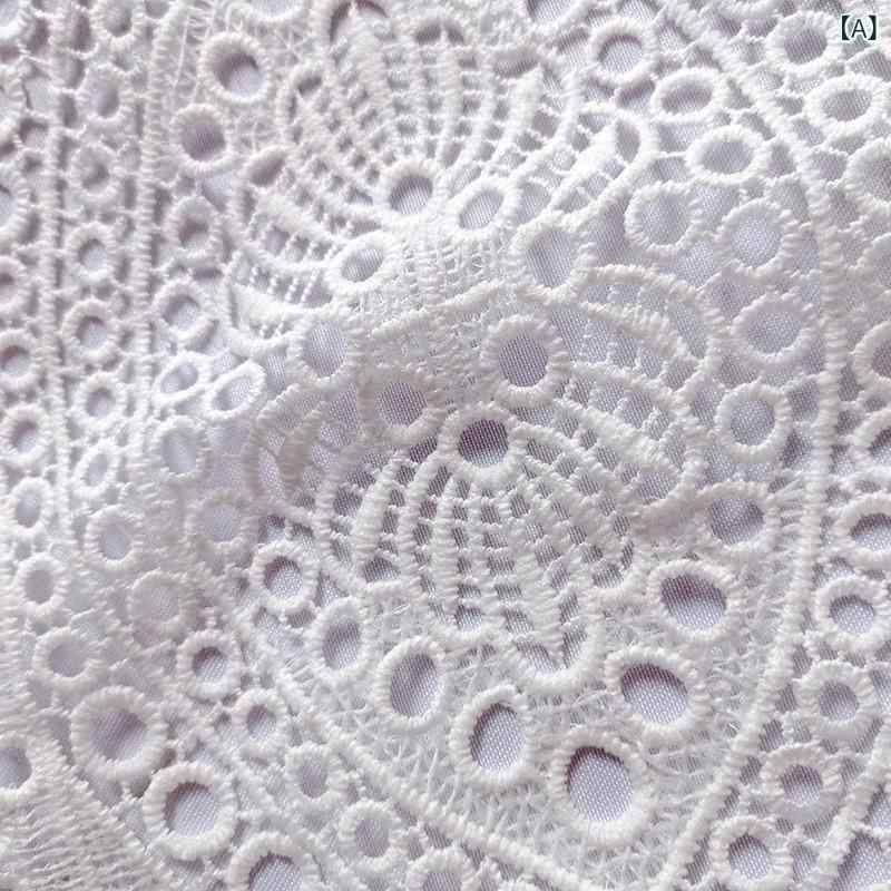 セキュアデポの生地 水溶レース 透かし彫り刺繍 総柄 再生繊維 ポリエステル100% 幾何学模様 ホワイト 春夏 約130cm幅 ウェディングドレス ワンピース 装飾用｜アングル2