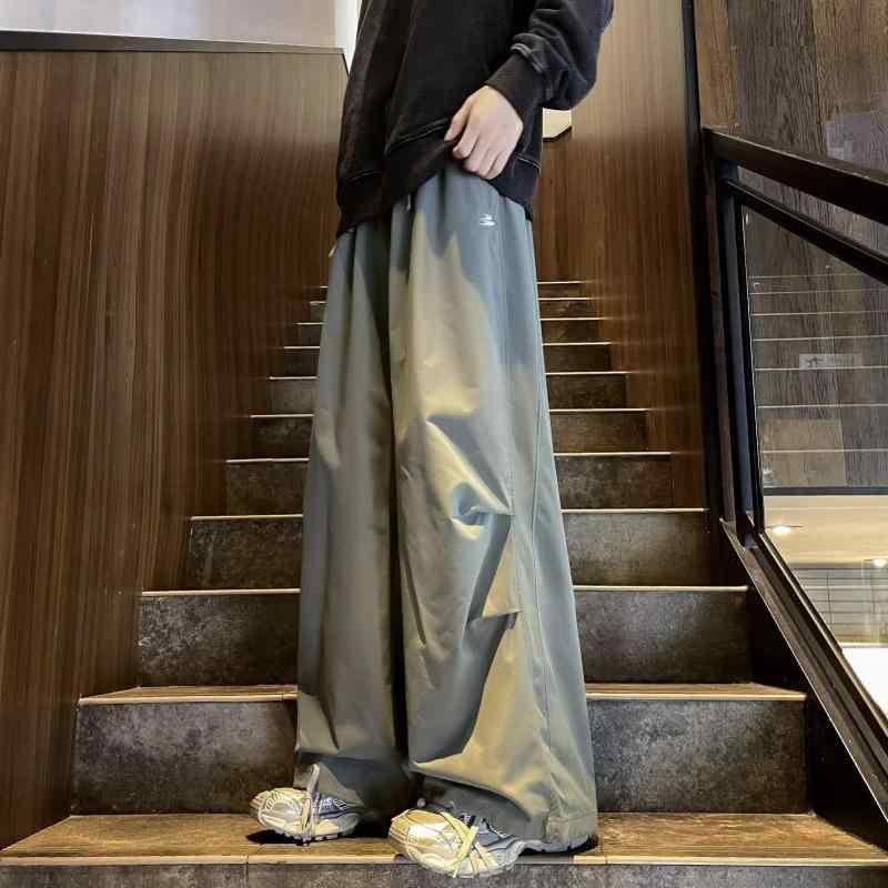・スタイル: 高街・タイプ: ベーシック・パンツ型: ゆるめ・パンツ丈: ロング・ウエスト: ミドル・フロント: ドローコード・厚さ: 普通・柄: 無地・主な素材: ポリエステル75-95%・シーン: カジュアル・裾タイプ: ストレート・ディテール: ポケット装飾・伸縮性: ややあり・カラー展開: ブラック、オフホワイト、グリーン・サイズ展開: M,L,XL,2XL,3XL・カテゴリ: スポーツカジュアルパンツ・機能: アイロン不要・対象年齢: 成人・性別: 男性