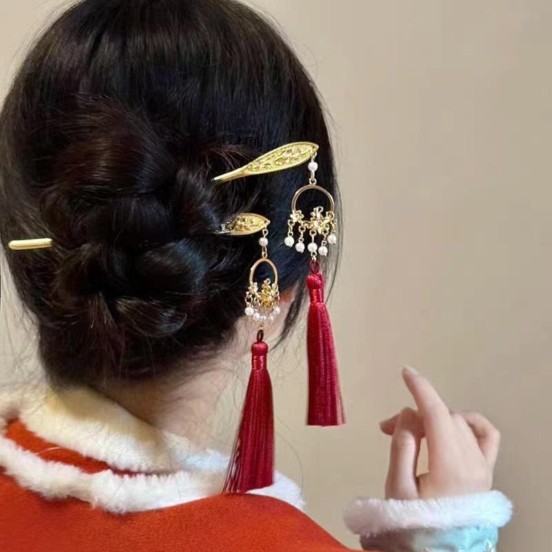 かんざし レディース まとめ髪 高級感 上品 レトロ風 赤 タッセル 蓮の花 新中国風 歩揺 ヘアスティック 髪飾り フラワーデザイン 合金製 ハンドメイド イベント パーティー