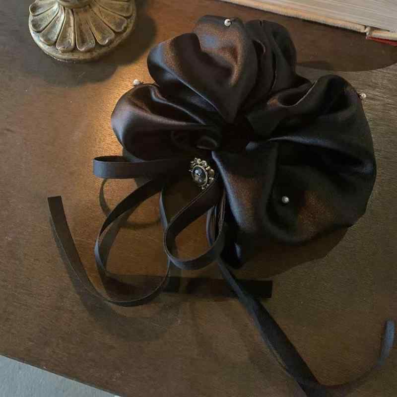 ・カテゴリ: シュシュ・主な素材: 布・加工: 手作業・カラー展開: ブラック・デザイン: リボン・スタイル: 韓国風、フェミニン・タイプ: 高弾力