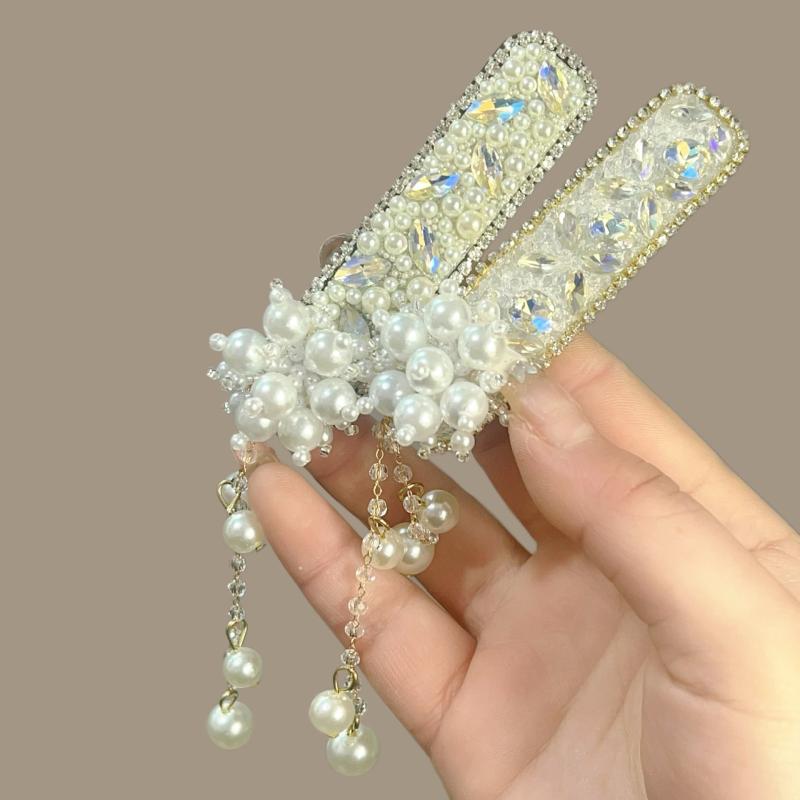 ・素材: 人造水晶・加工: 象嵌細工・ヘアクリップカテゴリ: BBクリップ・カラー展開: パール、ラインストーン・人気要素: 花・スタイル: スウィート・スタイルカテゴリ: フレッシュスウィート・カテゴリ: ヘッドドレス・対象: 女性・人気要素カテゴリ: 植物花卉
