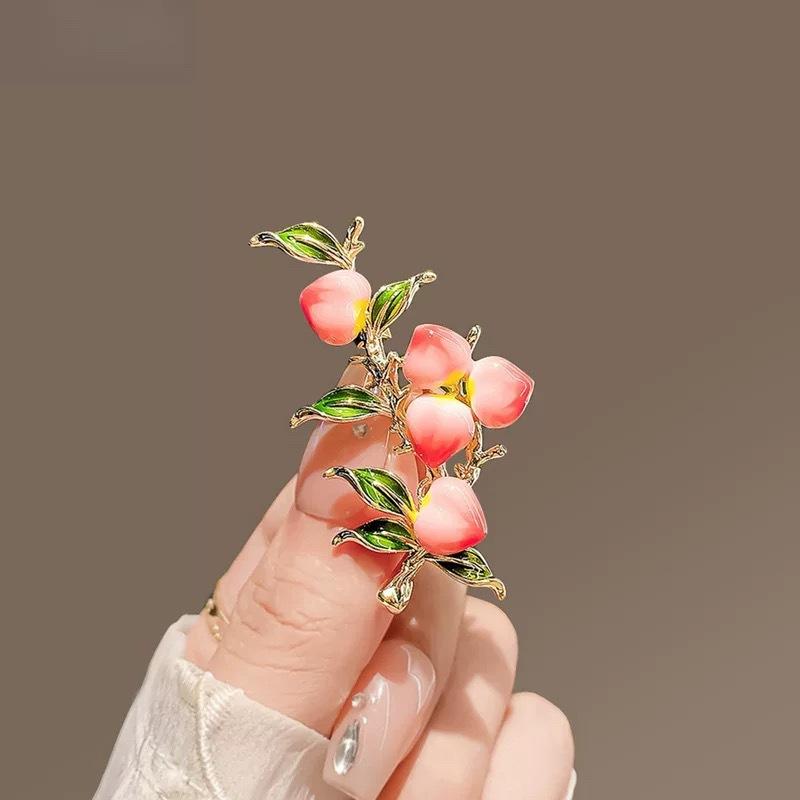 ブローチ レディース 女性用 かわいい ピーチ 桃の花 高級感 上品 エレガント 高品...