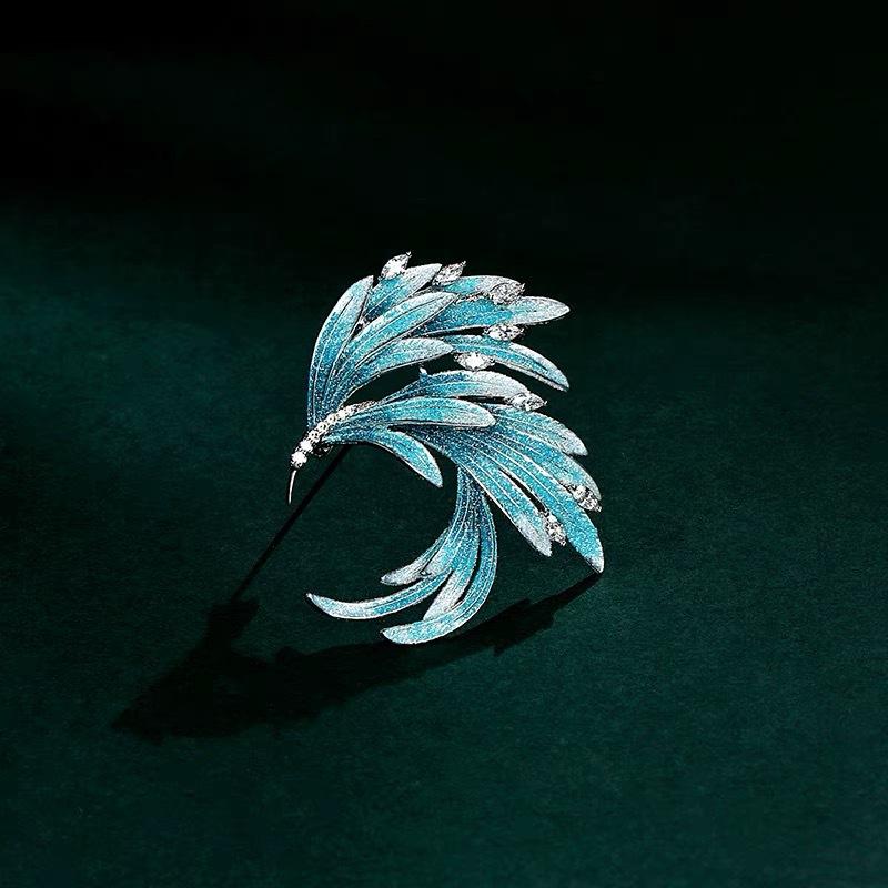 ・主な素材: 合金・モチーフ: 動物・加工方法: ドリップオイル・カラー展開: ブルー, グリーン・流行要素: 鳳凰・機能: 装飾・スタイル: レトロ, 文芸レトロ・対象: ユニセックス・種類: ブローチ