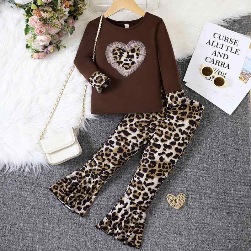 Girls' casual autumn outfit set: heart print long-sleeved T-shirt and leopard print flared pants. Made of polyester in brown. Suitable for everyday wear and loungewear. Perfect for ages 3, 4, 5, 6, 7, and 8.