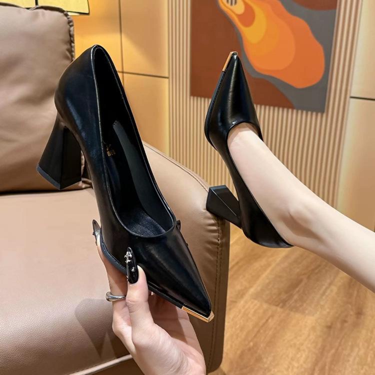 Rakuten - パンプス レディース 上品 ハイヒール 太ヒール ポインテッドトゥ 浅口 エナメル 無地 春夏 パーティー 結婚式 オフィス デイリー フォーマル