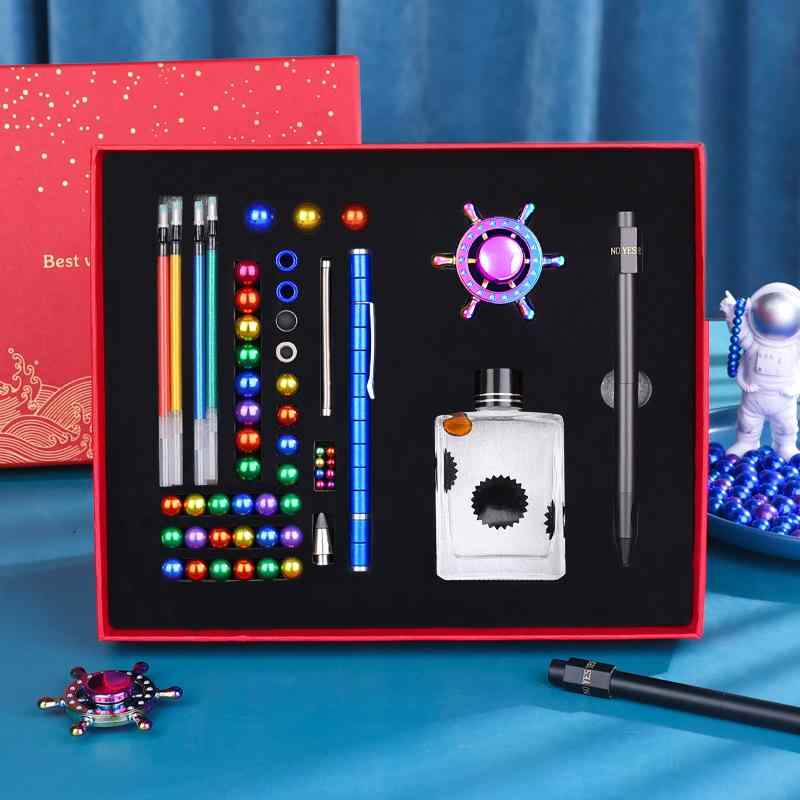 ・カラー展開: 第8世代レッド+コマ+磁性流体ボトル+アンサーペン, 第8世代ブラック+コマ+磁性流体ボトル+アンサーペン, 第8世代ゴールド+コマ+磁性流体ボトル+アンサーペン, 第8世代ゴールドシルバー+コマ+磁性流体ボトル+アンサーペン, 第8世代ブルー+コマ+磁性流体ボトル+アンサーペン, 第8世代タロイモパープル+コマ+磁性流体ボトル+アンサーペン, 第8世代オーロラ+コマ+磁性流体ボトル+アンサーペン, 第8世代シルバー+コマ+磁性流体ボトル+アンサーペン, 第8世代シルバーブラック+コマ+磁性流体ボトル+アンサーペン・主な素材: 金属・用途: ビジネスギフト、ノベルティ・販促品、福利厚生、祝日・イベントギフト・スタイル: モダン・シンプル・カテゴリ: クリエイティブギフトセット