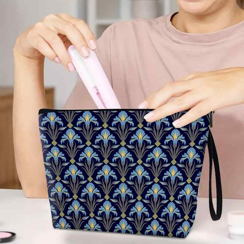 ポーチ レディース 女性用 軽量 大容量 青色 花柄 化粧 コスメ ペンケース 筆箱 学生用 アウトドア 携帯用 収納 小物入れ