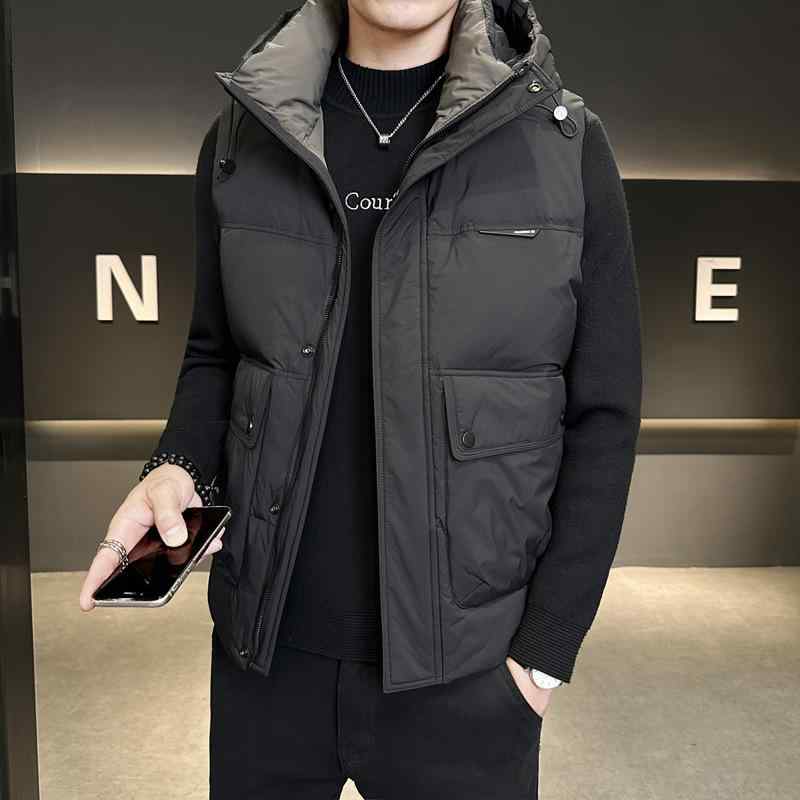・性別: 男性・カテゴリ: モダンカジュアル（24-35歳向け）・スタイル: 青春系トレンド・ダウン含有量: 30〜35%・フィット: スタンダード・厚さ: 普通・柄: 無地・フード: フード付き・主な素材: ポリエステル・着用シーン: カジュアル・カラー展開: ブラック、灰緑・サイズ展開: M (47.5-57.5kg)、L (57.5-67.5kg)、XL (67.5-75kg)、2XL (75-82.5kg)、3XL (82.5-90kg)、4XL (90-100kg)・詰め物: ホワイトダックダウン・対象年齢層: 成人