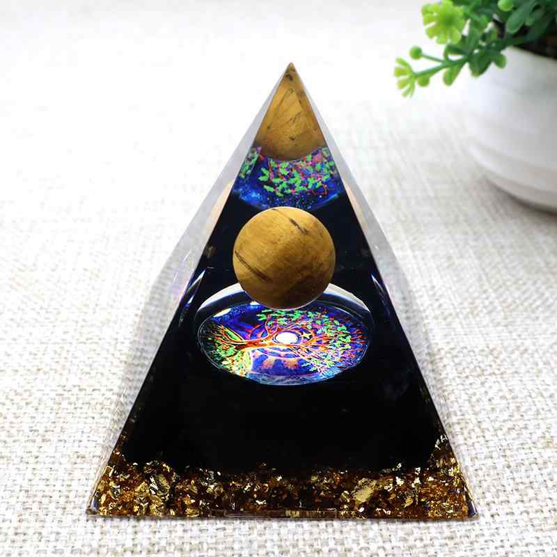 インテリア オブジェ ハンドメイド モダン ピラミッド型 水晶玉 さざれ石 天然石 レジン 樹脂 卓上 車内用 開運 パワーストーン ヒーリング ギフト 贈り物