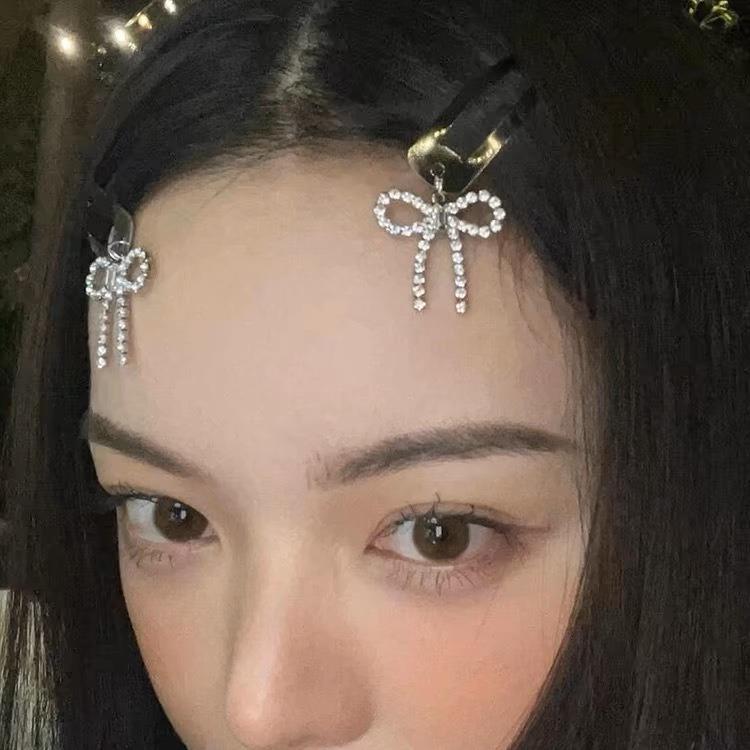 ・カテゴリ: ヘアアクセサリー・種類: BBクリップ・素材: イミテーションパール・製法: ハンドメイド・デザイン: リボン付きサイドクリップ・トレンド要素: パール、貝殻、ナチュラル・スタイル: インスタ風、トレンド・個性的・対象: レディース