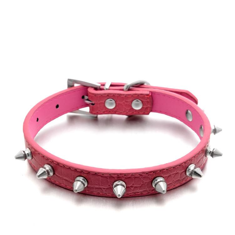 Other - 首輪 犬用 ドッグ ペット用品 スパイク付き 噛みつき防止 カラー ゴールデンレトリバー サモエド プードル 中型犬 大型犬 お散歩 トレーニング プラスチック製 レッド ブラック 丈夫 耐久性