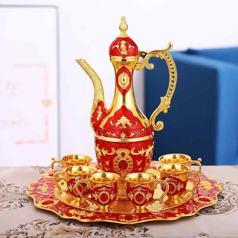 ・カテゴリ: 酒器セット・素材: 亜鉛合金・カラー展開: 金赤、銀白、金青、青銅・セット内容: ワインデカンタ1点、ワイングラス6点、トレイ1点・セット点数: 8点セット