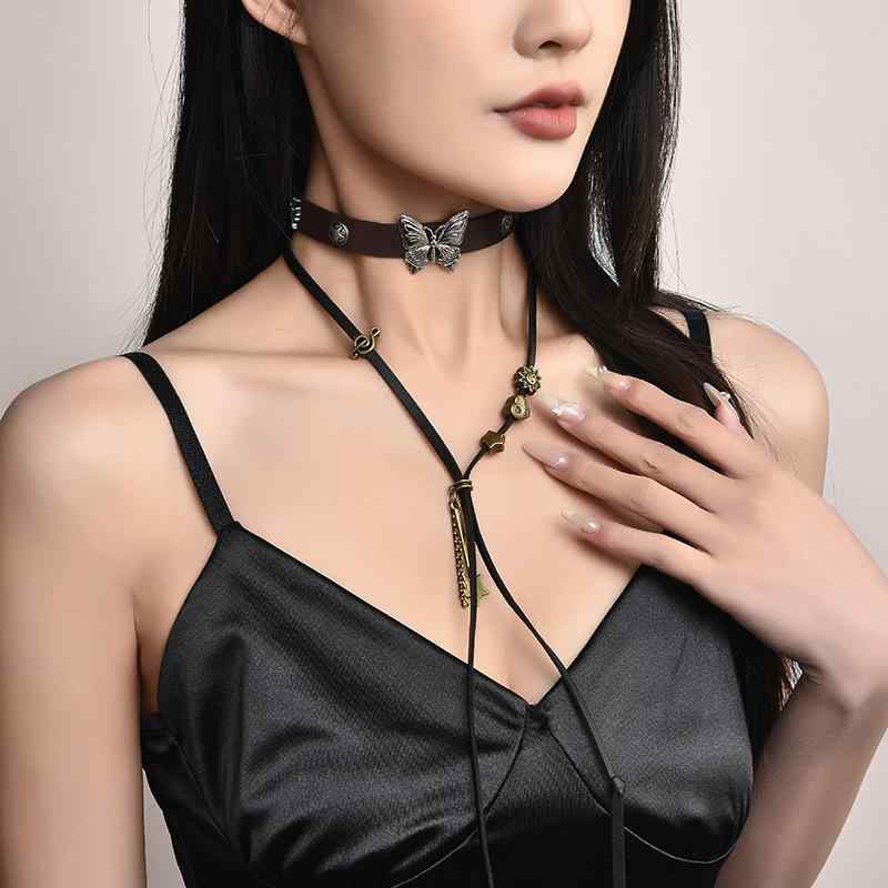 Neck Straps - チョーカー ユニセックス レザー 革 パンク クール モード系 甘辛 ハンドメイド 蝶 バタフライ モチーフ スター ラインストーン アシンメトリー 多層 ネックレス