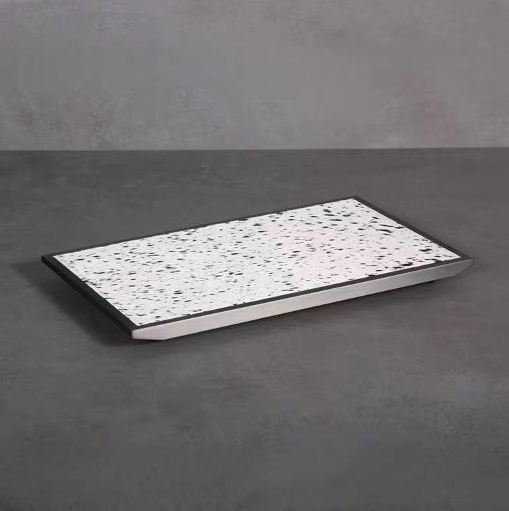 インテリアトレイ シンプル モダン ライトラグジュアリー 高級感 レザー調 メタル 長方形 小物入れ 飾り リビング 卓上 ディスプレイ アクセサリー 玄関 デスク