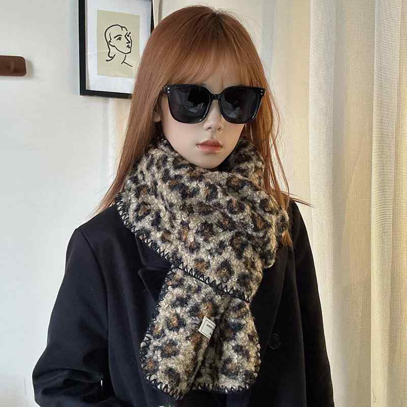 マフラー レディース ボア あったか ふわふわ 柔らかい ヒョウ柄 ジャガード織り ポリエステル 秋冬 大判 ロング ネックウォーマー 通勤用 シンプル 上品 欧米風 高級感