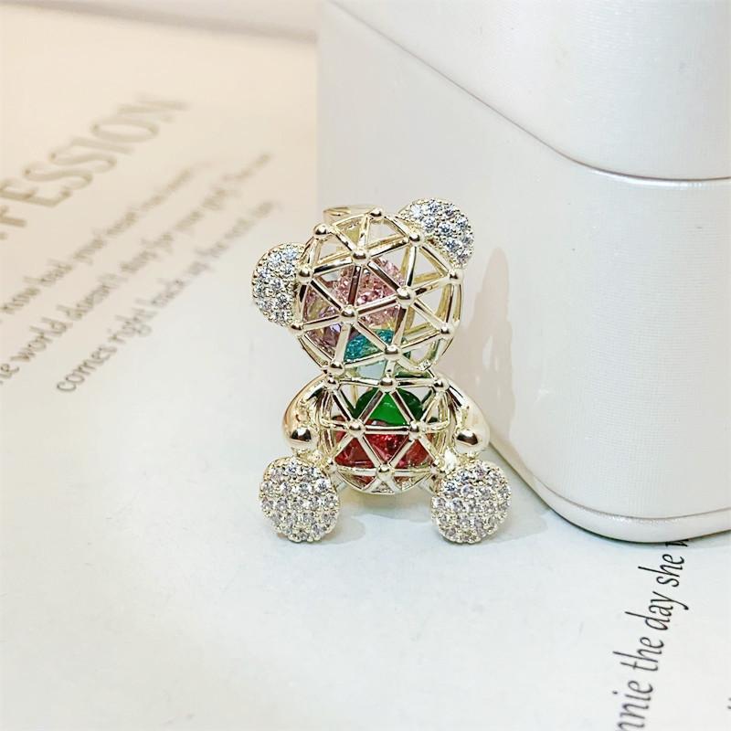 ブローチ ユニセックス 日系 かわいい 透かし彫り クマ イチゴ モチーフ メタル ラインストーン 高級感 繊細 セーター スーツ ジャケット シャツ ストール ファッション小物 アクセント ギフト プレゼント 装飾 多機能