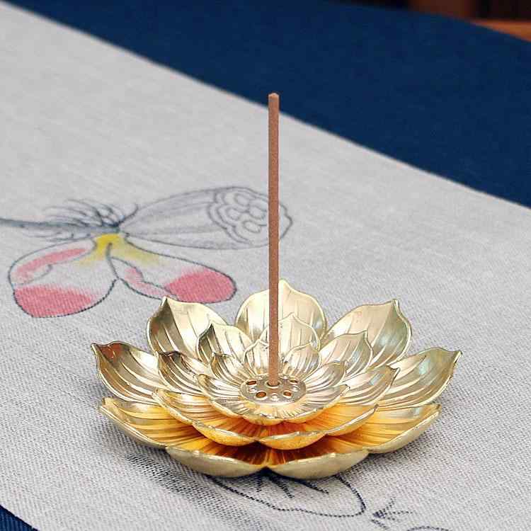 お香立て 立て置き 六穴 軽量 蓮デザイン 亜鉛合金製 電気メッキ加工 家庭用 ポータブル 線香立て 香炉 香皿 台座 禅風 リビング 玄関 リラックス 癒し インテリア雑貨