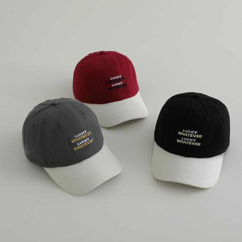 ・カテゴリ: ベースボールキャップ・カラー展開: LUCKパッチワーク-ブラック, LUCKパッチワーク-カーキ, LUCKパッチワーク-ライトブルー, LUCKパッチワーク-グレー, LUCKパッチワーク-ワインレッド・サイズ: 頭囲50-54cm対応、調節可能、2-6歳目安・つばの形状: 大きめ・帽子のトップ: ラウンド・機能: 日焼け防止, 防風, 日よけ・主な素材: 綿71-80%・スタイル: ストリート, 個性的, ヒップホップ, ニッチ, インスタ風, インフルエンサー風・加工: 刺繍・人気要素: 動物, 文字/数字
