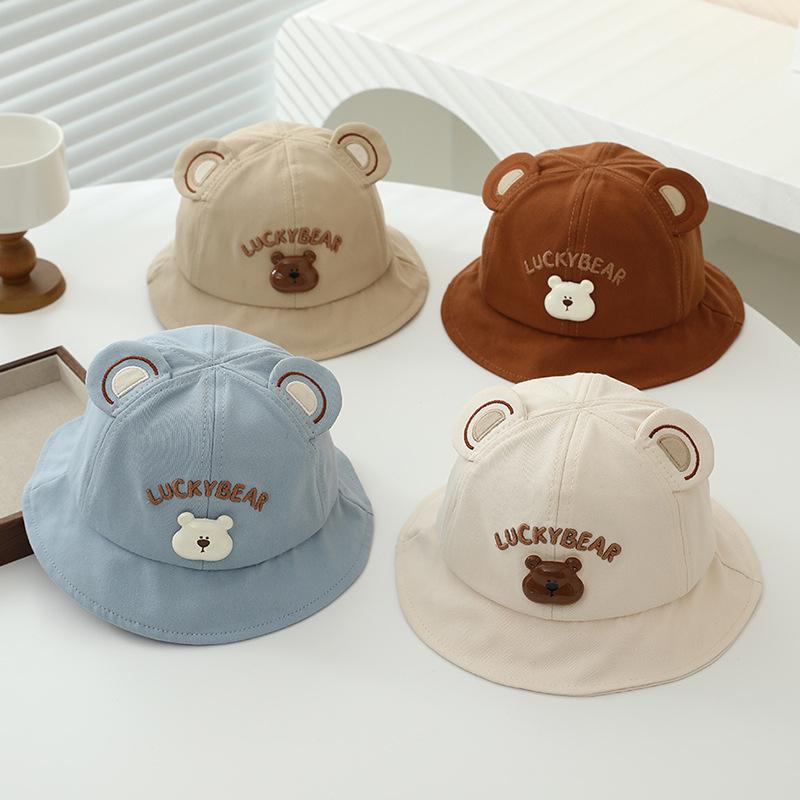 ・カテゴリ: バケットハット・カラー展開: カーキ、ベージュ、グレーブルー、ダークコーヒー・サイズ展開: ベビー1-3歳 (頭囲48-50cm)・つばのスタイル: ワイドブリム・帽子の形状: ラウンドトップ・機能: 日焼け防止、日よけ・主な素材: 綿、ポリエステル・素材混率: 綿71-80%、ポリエステル21-30%・スタイル: 日韓風、可愛い、カレッジ風、韓国風・対象年齢: 1-2歳、2-4歳・スタイル分類: フレッシュスイート・加工: 手描き、プリント・人気要素: カートゥーン、キャラクター、図形、柄